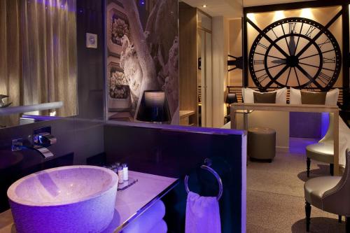 Habitación doble Musee d'Orsay con jacuzzi del hotel Design Secrets De Paris