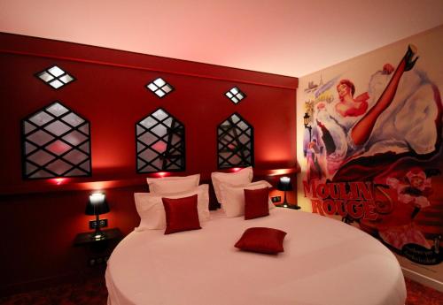 Habitación Doble Moulin Rouge con jacuzzi y cama redonda del hotel Design Secrets De Paris. Foto 4