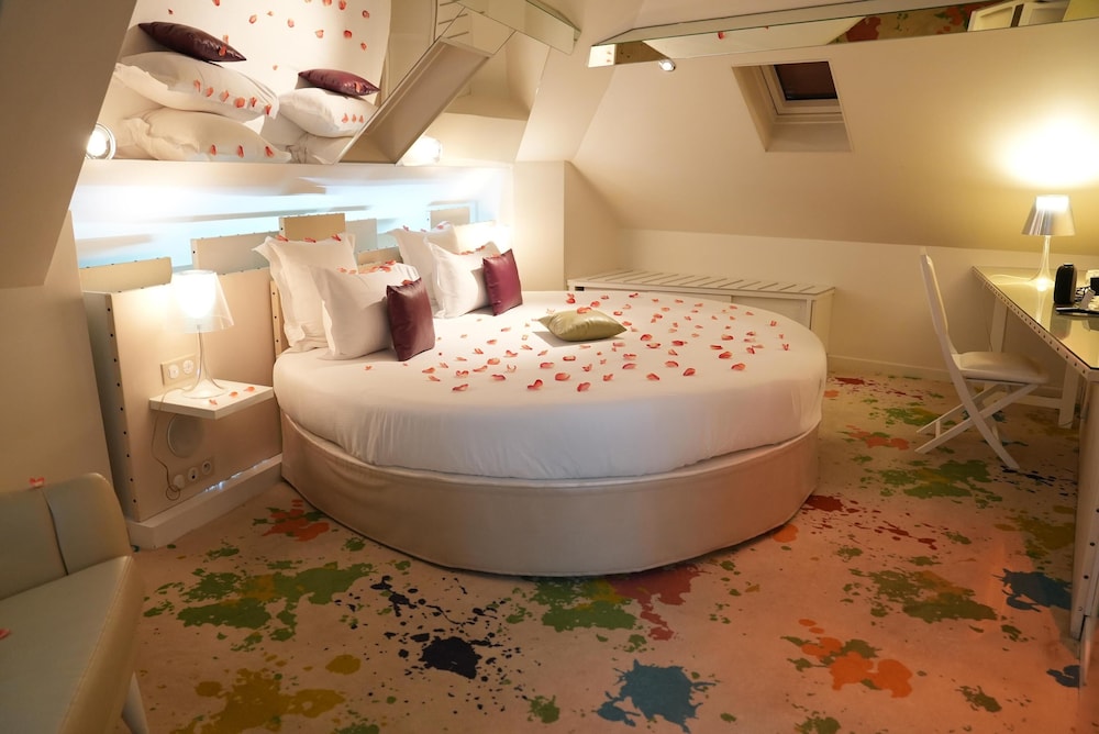 Estudio de artista con jacuzzi del hotel Design Secrets De Paris. Foto 2