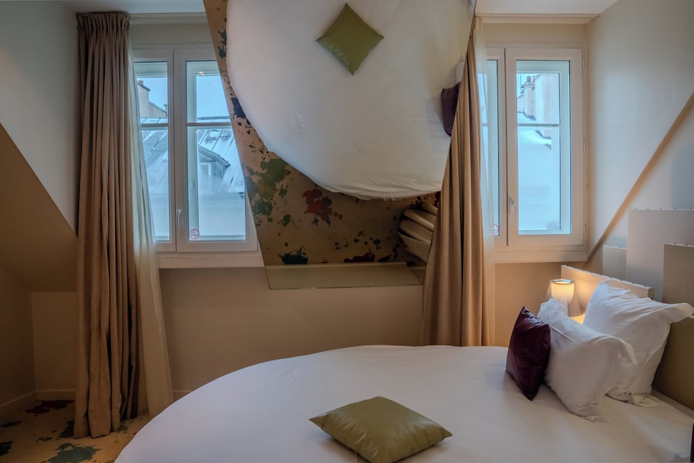 Estudio de artista con jacuzzi del hotel Design Secrets De Paris. Foto 3