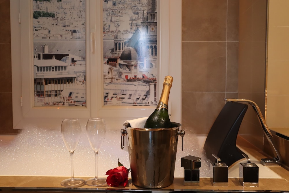 Estudio de artista con jacuzzi del hotel Design Secrets De Paris. Foto 5