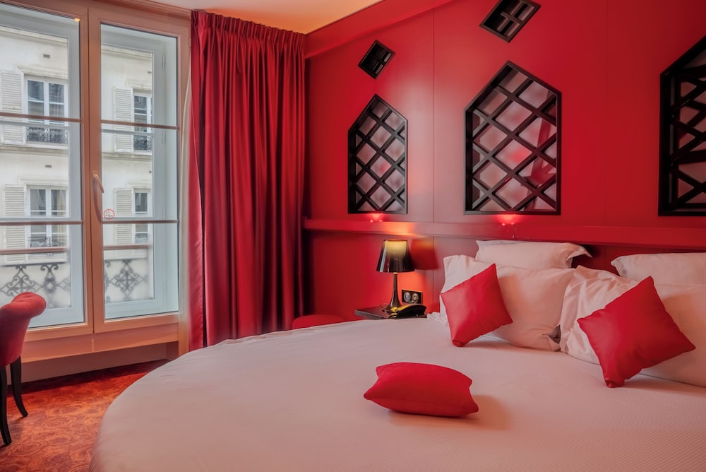 Habitación doble Moulin Rouge con ducha del hotel Design Secrets De Paris. Foto 4