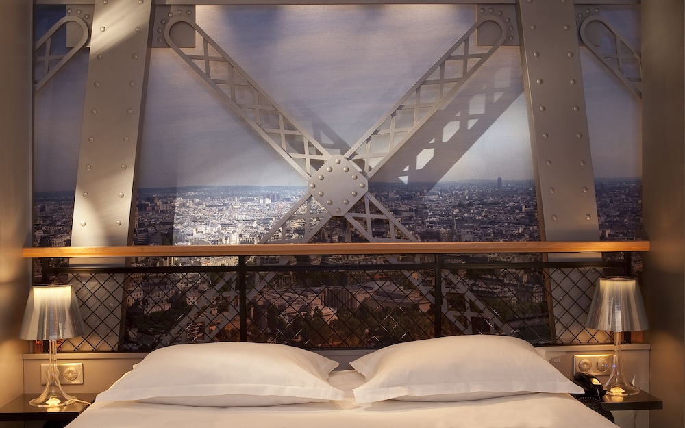 Habitación doble Torre Eiffel con ducha del hotel Design Secrets De Paris