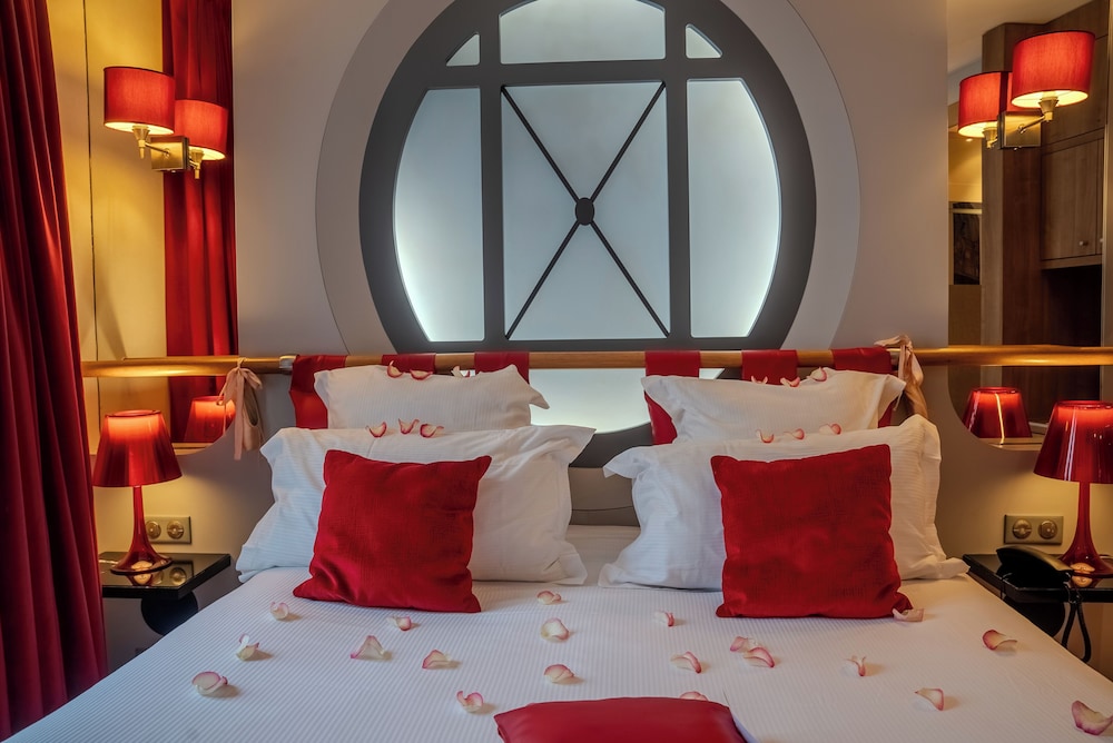 Habitación doble Ópera Garnier con jacuzzi del hotel Design Secrets De Paris. Foto 3