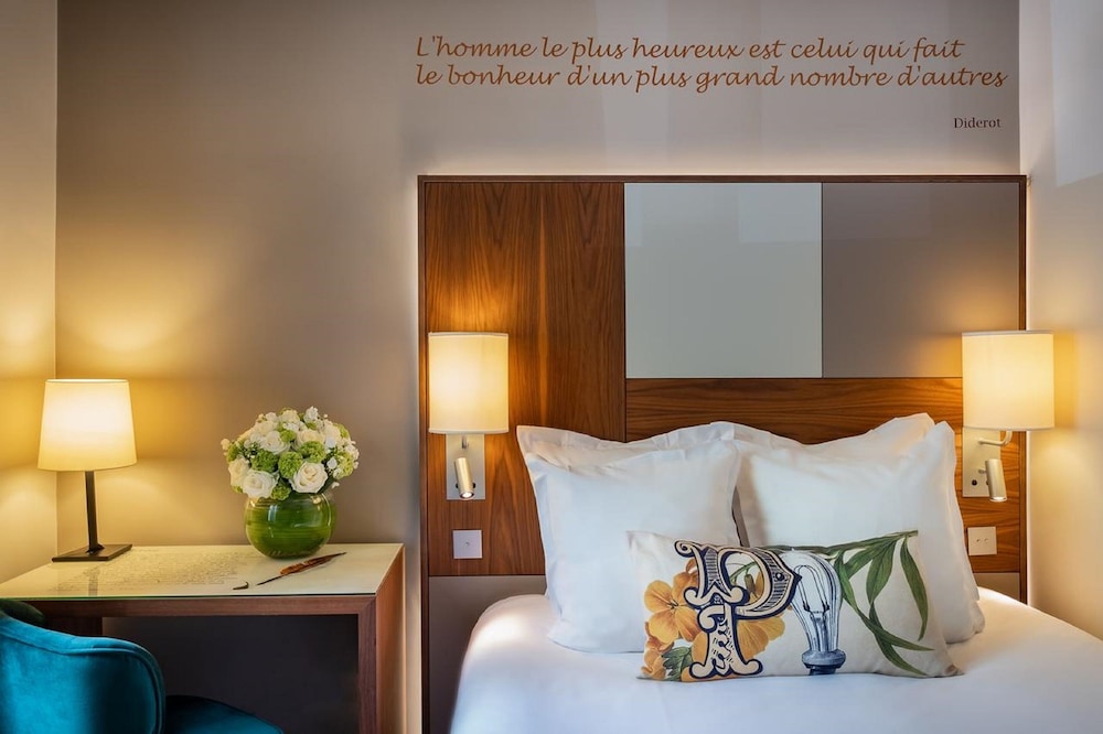 Habitación clásica del hotel LE TOURVILLE PARIS. Foto 1