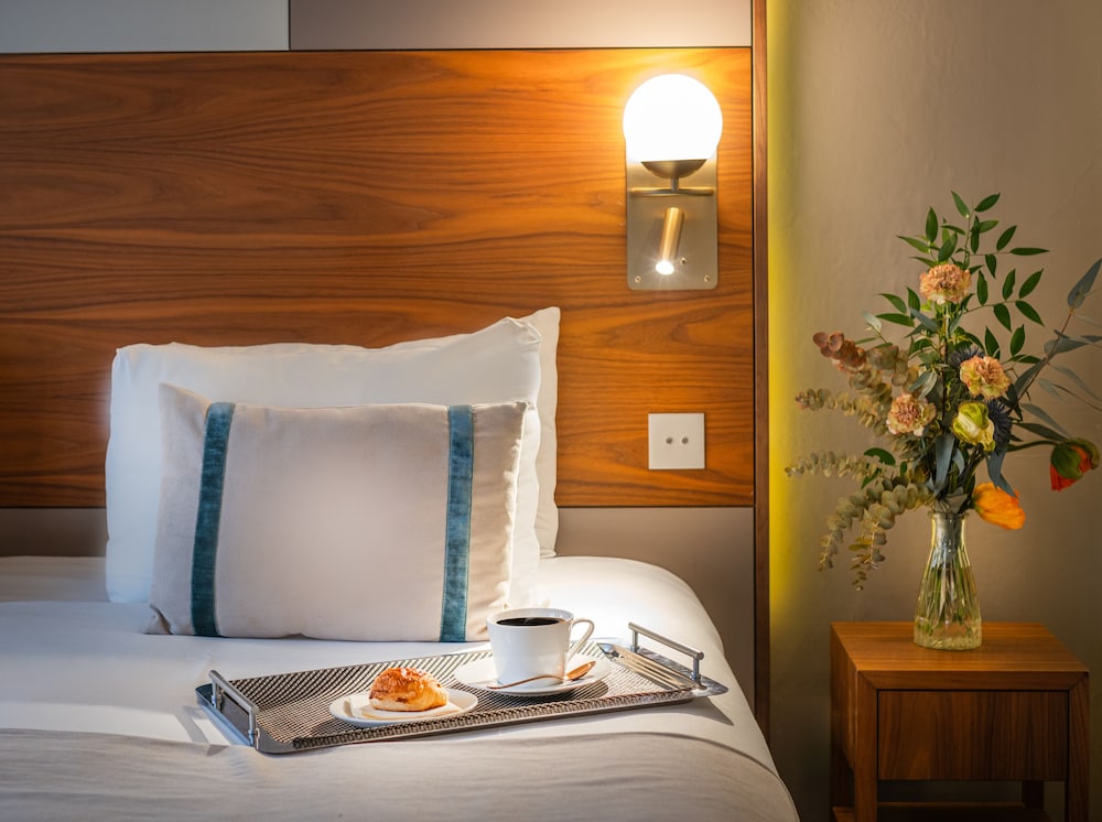 Habitación clásica del hotel LE TOURVILLE PARIS. Foto 4