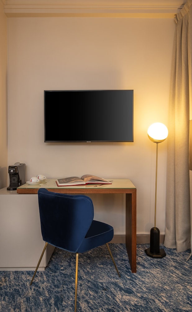 Habitación ejecutiva, terraza del hotel LE TOURVILLE PARIS. Foto 9