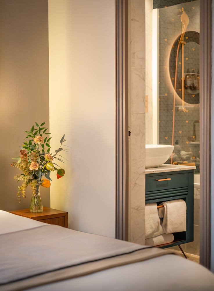 Habitación ejecutiva, terraza del hotel LE TOURVILLE PARIS. Foto 11