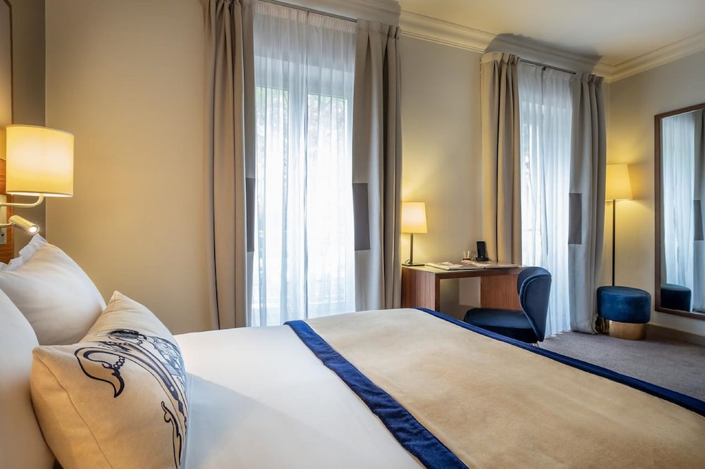 Habitación ejecutiva del hotel LE TOURVILLE PARIS. Foto 1