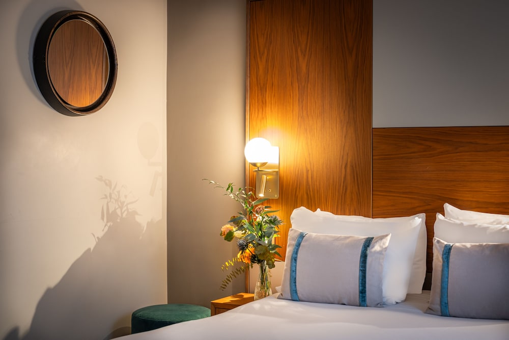 Habitación ejecutiva del hotel LE TOURVILLE PARIS. Foto 7