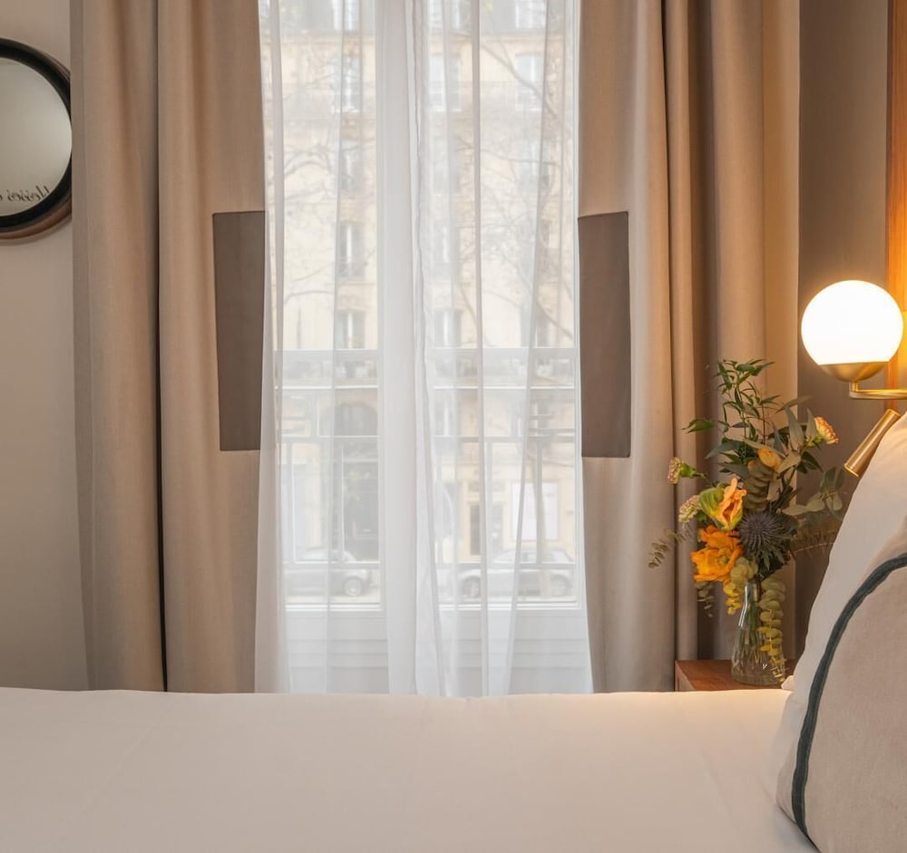 Habitación individual superior del hotel LE TOURVILLE PARIS. Foto 1