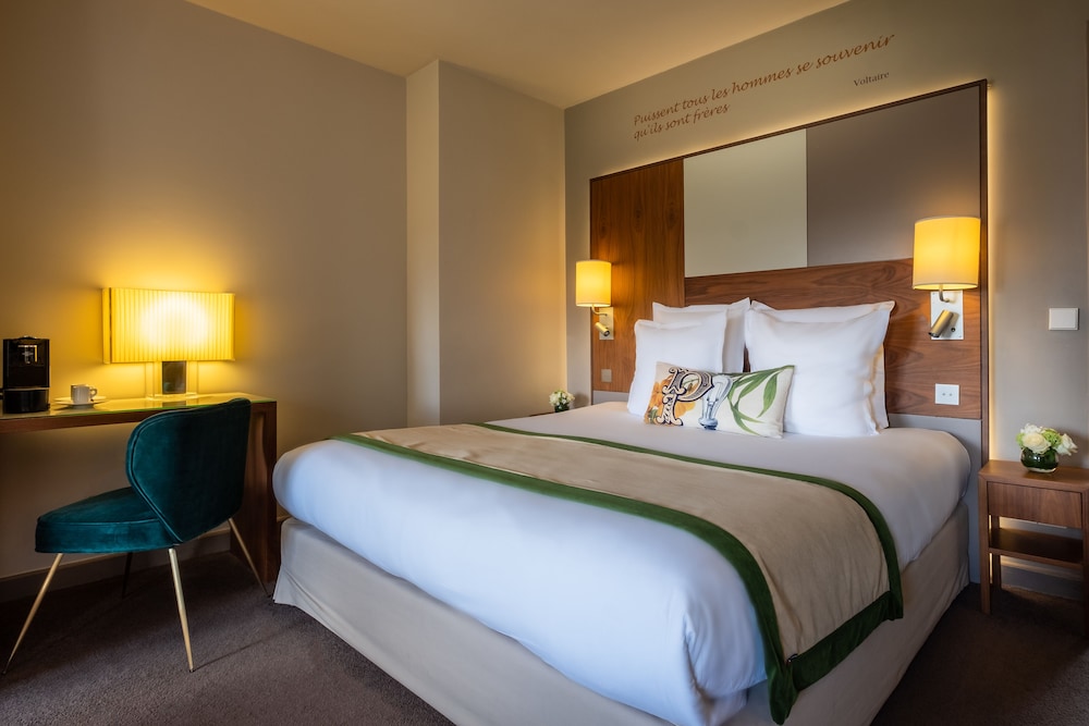 Suite familiar del hotel LE TOURVILLE PARIS. Foto 3