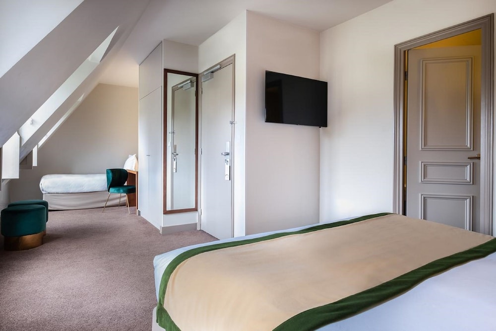 Suite junior del hotel LE TOURVILLE PARIS. Foto 1