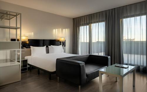Habitación Superior con cama extragrande del hotel Ac Atocha By Marriott