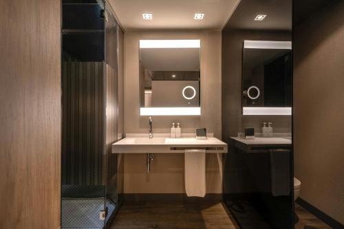 Habitación Estándar Plus con cama grande del hotel Ac Atocha By Marriott