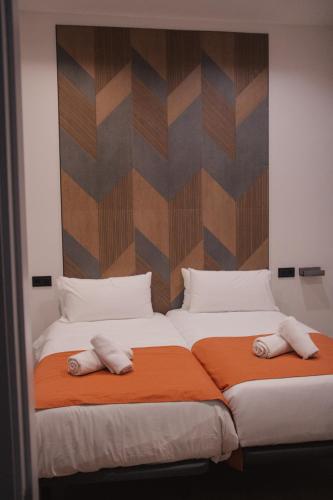Habitación con 2 camas individuales - Planta baja del hotel Nochela Sevilla. Foto 6