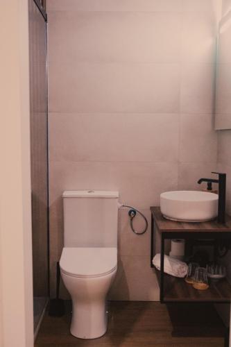 Habitación con 2 camas individuales - Planta baja del hotel Nochela Sevilla. Foto 7