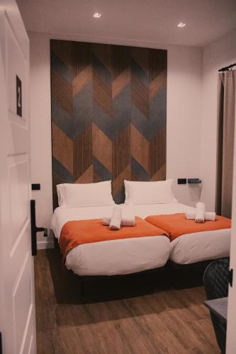 Habitación con 2 camas individuales - Planta baja del hotel Nochela Sevilla. Foto 8