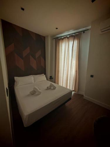 Habitación Doble con patio del hotel Nochela Sevilla. Foto 8