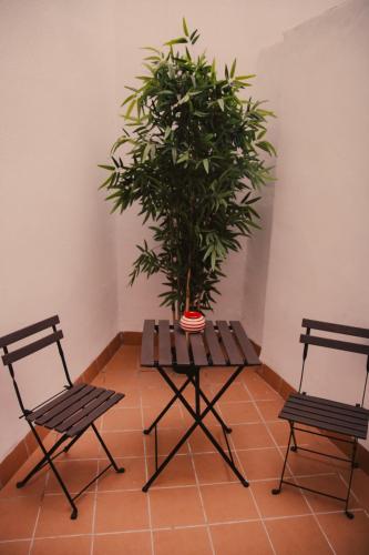 Habitación Doble con patio del hotel Nochela Sevilla. Foto 13