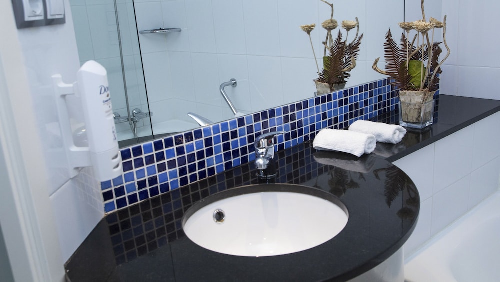 Habitación estándar, 1 cama de matrimonio, accesible para personas con discapacidad del hotel Holiday Inn Express Bilbao, An Ihg. Foto 11