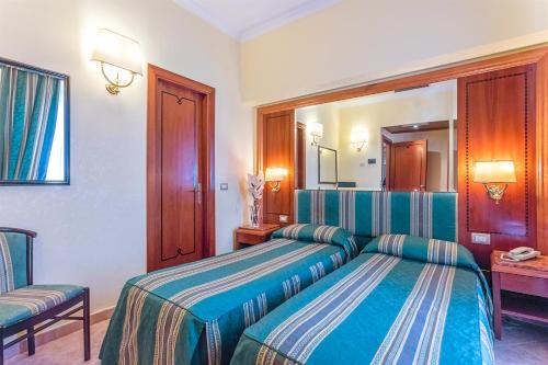 Habitación Doble Estándar - 1 o 2 camas del hotel Raeli Lux. Foto 15