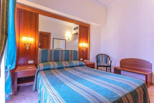 Habitación Doble Estándar - 1 o 2 camas del hotel Raeli Lux. Foto 16
