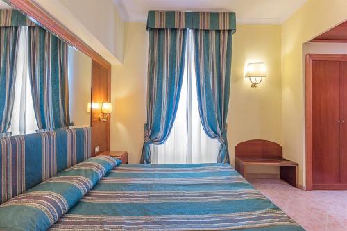 Habitación Doble Estándar - 1 o 2 camas del hotel Raeli Lux. Foto 17