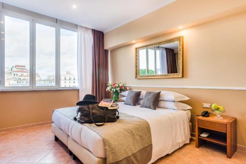 Habitación Doble Superior con vistas a la ciudad del hotel Raeli Lux. Foto 4