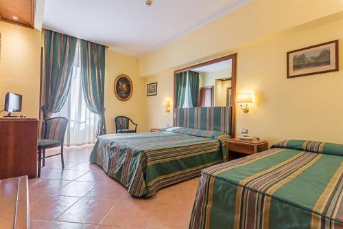 Habitación Triple del hotel Raeli Lux. Foto 7