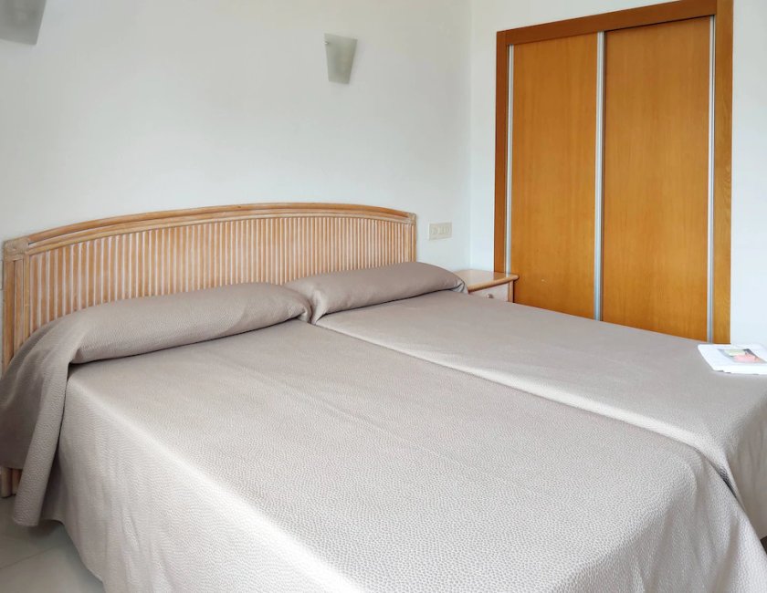 Habitación con 2 camas individuales del hotel Porto. Foto 2