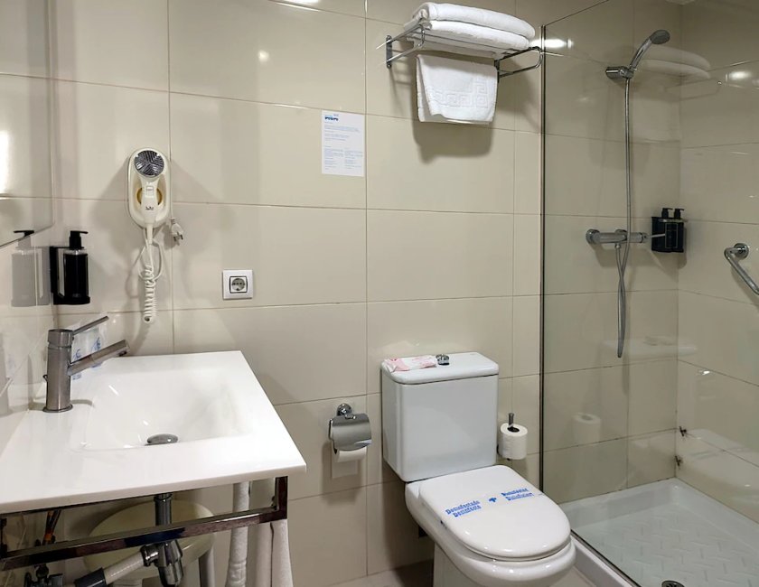 Habitación Triple del hotel Porto. Foto 4