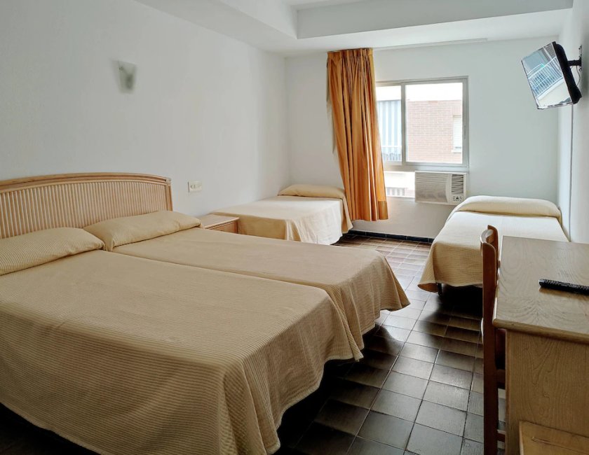 Habitación Cuádruple del hotel Porto. Foto 2