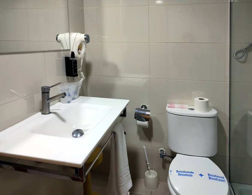 Habitación Cuádruple del hotel Porto. Foto 5