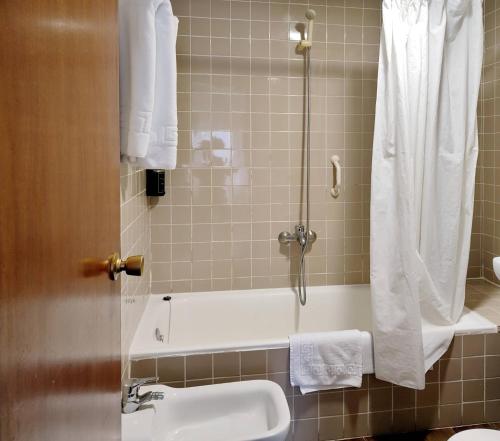 Habitación Doble - 2 camas del hotel Porto. Foto 5