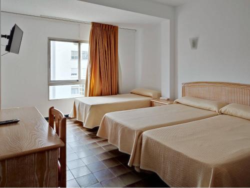 Habitación Triple del hotel Porto. Foto 1
