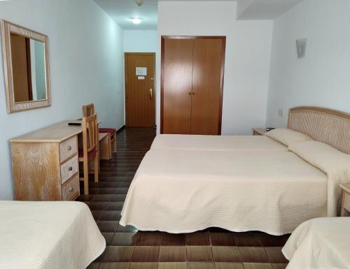 Habitación cuádruple del hotel Porto. Foto 4