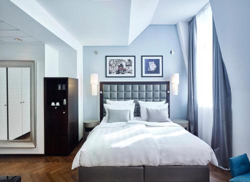 Habitación Superior - 1 cama grande del hotel Steigenberger Herrenhof. Foto 3