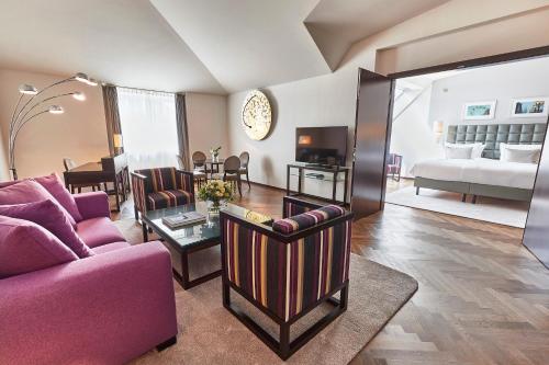 Suite Deluxe del hotel Steigenberger Herrenhof. Foto 5