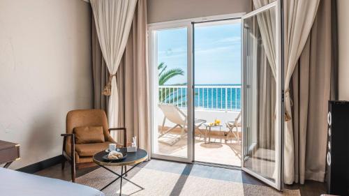 Suite Junior con vistas al mar del hotel Be Live Adults Only La Cala Boutique. Foto 2