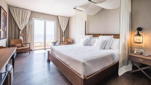 Suite Junior con vistas al mar del hotel Be Live Adults Only La Cala Boutique. Foto 7
