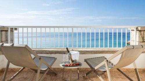 Habitación Doble Superior con vistas al mar - 2 camas del hotel Be Live Adults Only La Cala Boutique. Foto 4