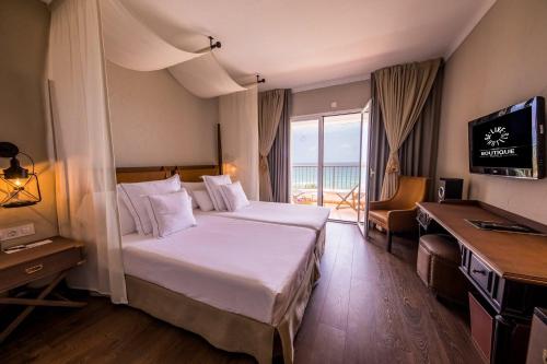 Habitación Doble Superior con vistas al mar - 2 camas del hotel Be Live Adults Only La Cala Boutique. Foto 5