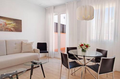 Apartamento de 2 dormitorios con terraza del hotel Metrópolis Sevilla. Foto 4