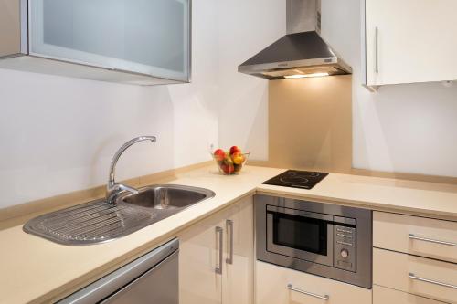 Apartamento familiar de 1 dormitorio del hotel Metrópolis Sevilla. Foto 2