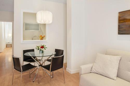 Apartamento familiar de 1 dormitorio del hotel Metrópolis Sevilla. Foto 3