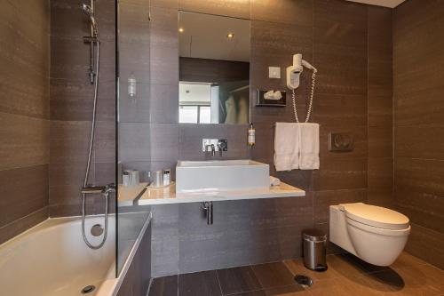 Suite con terraza del hotel Monchique Resort and Spa. Foto 2