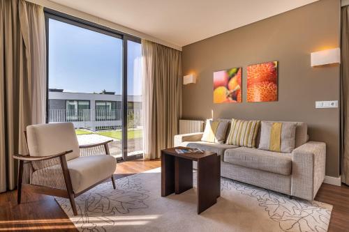 Suite con terraza del hotel Monchique Resort and Spa. Foto 7