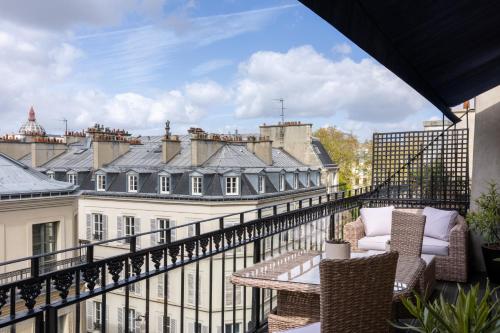 Habitación Doble Clásica con terraza del hotel Royal Madeleine. Foto 5