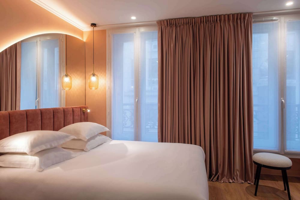 Habitación doble del hotel Arc Elysees. Foto 1